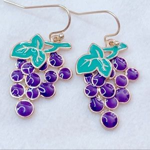 ❤️Seller’s Pick❤️ ❣️$25/3❣️ Enamel Grapes Dangle Earrings